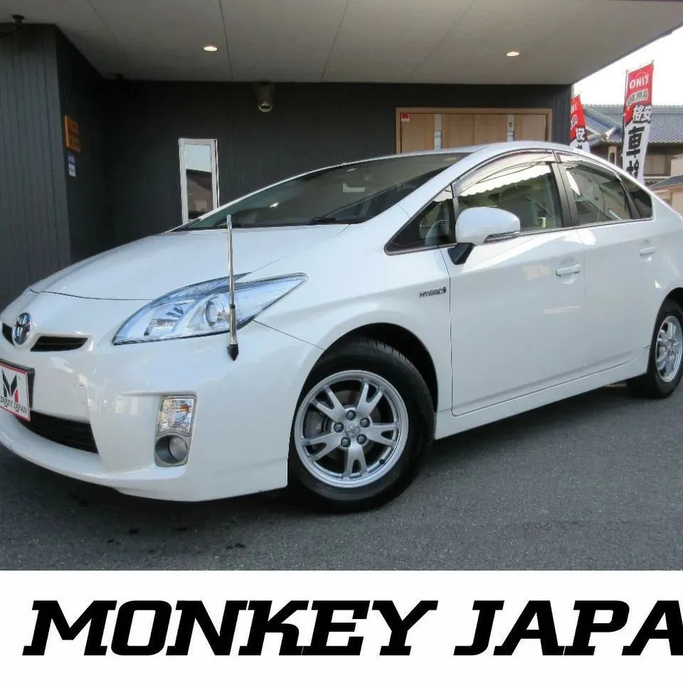 新車ワンオーナー車の整備の行き届いた安心のプリウスが入庫致し...